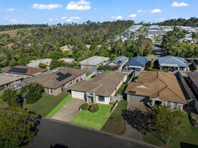 House for sale in Holmview