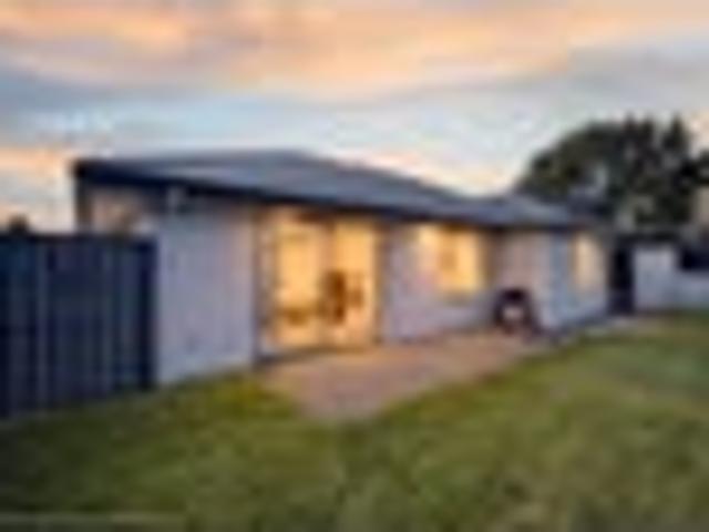 House for sale in Chaslands, Canterbury