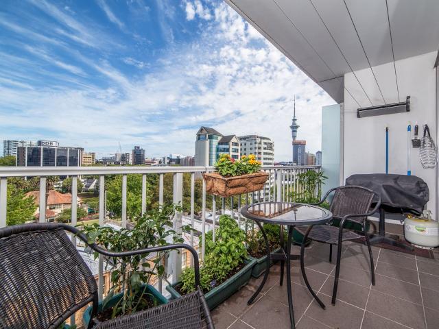 Apartment for rent in Newton, Auckland