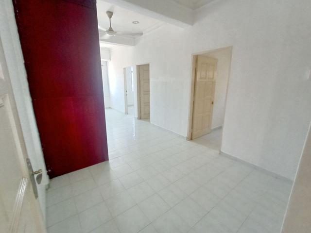 Flat for sale in Malaka