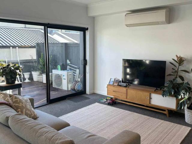 Townhouse for rent in Paremoremo