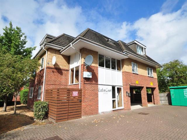 Apartment for rent in Heol-las, Surrey