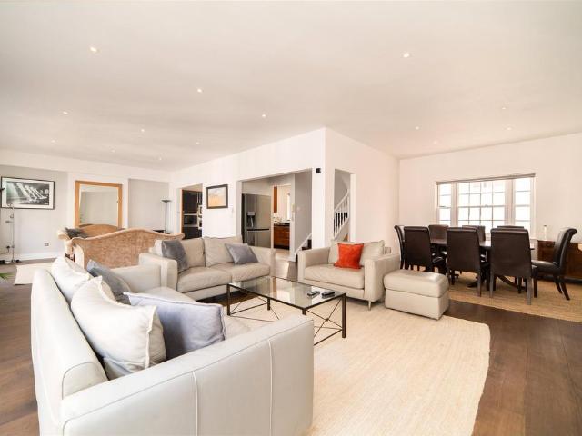 House for rent in Belgravia, Greater London