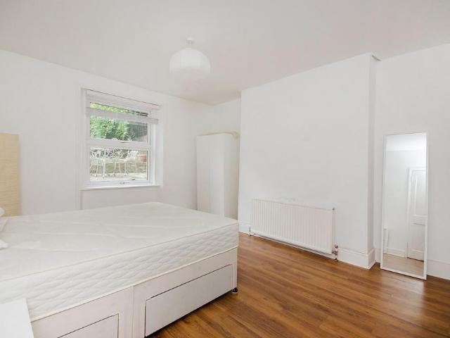 Apartment for rent in London Borough of Ealing, Perivale