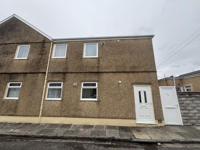 Apartment for rent in Cwmbwrla, Nangreaves