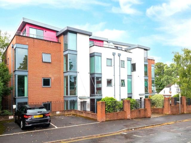 Apartment for rent in London Borough of Sutton, Greater London