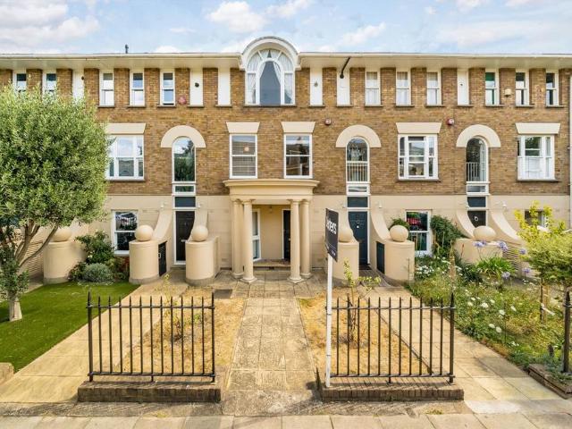 House for rent in Mile End, Greater London