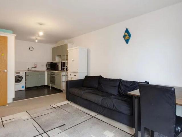 Apartment for rent in London Borough of Ealing, Park Royal