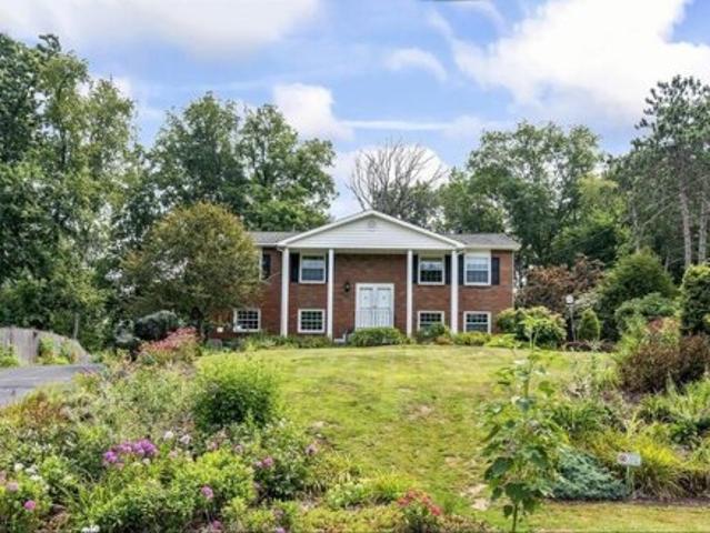 House for sale in Latham