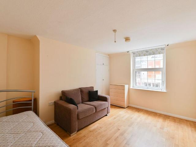 Studio for rent in Grosvenor Waterside, Greater London