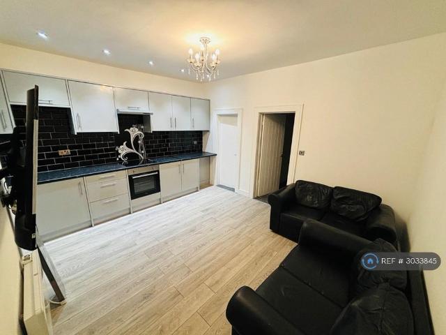 Apartment for rent in Peel Green, Salford