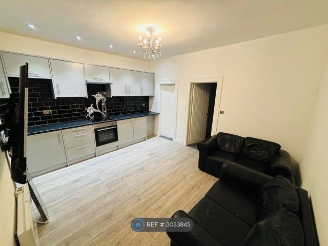 Apartment for rent in Peel Green, Salford