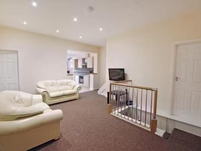 House for rent in Sheffield, Broomfield