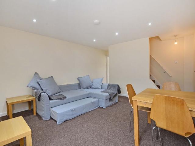 Apartment for rent in Sharrow Vale, Isle Of Man