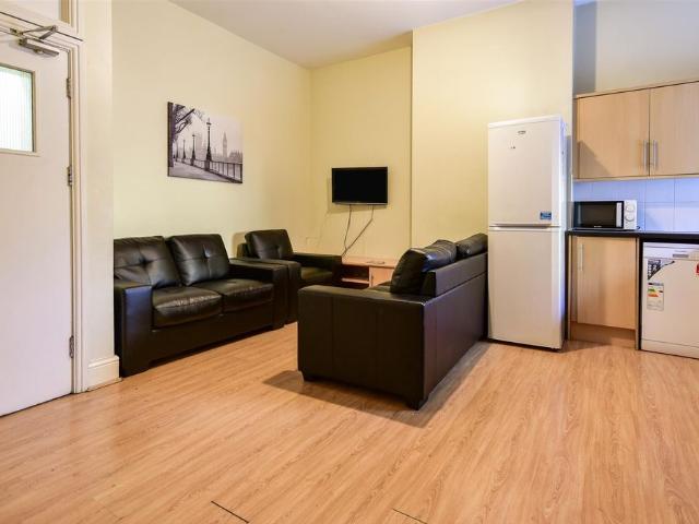 House for rent in Broomfield, Sheffield