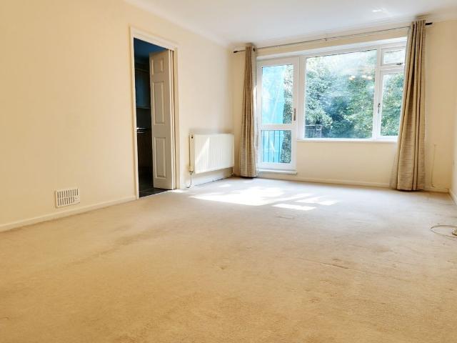 Apartment for rent in Shortlands, Greater London
