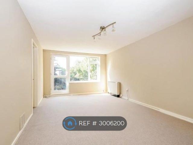 Apartment for rent in Shortlands, Greater London