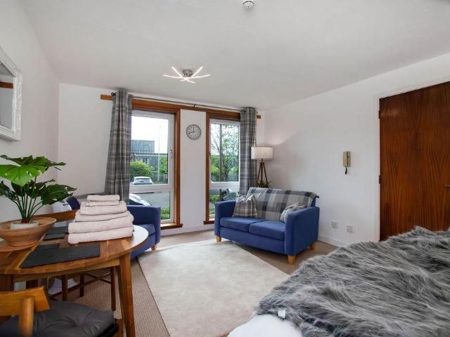 Studio for rent in Echline, Scotland