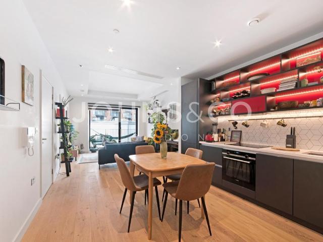 House for rent in London City Island, Blackwall
