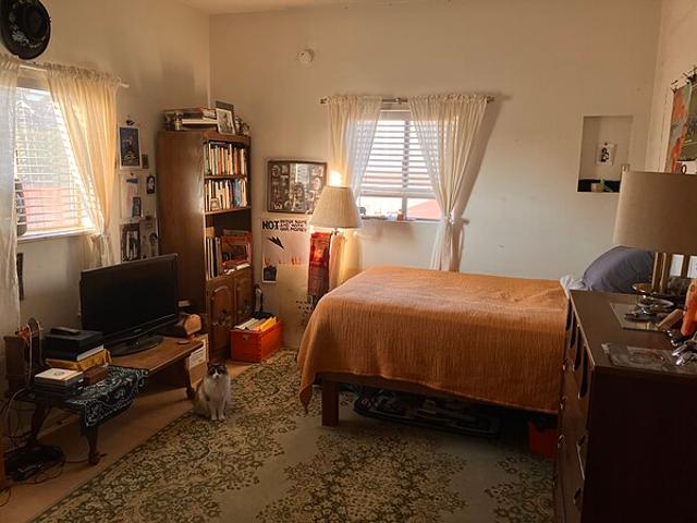 Room for rent in Canoga Park, California