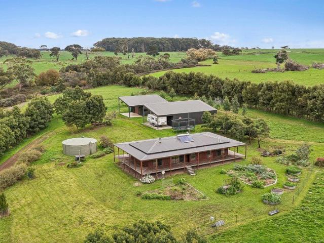 Cottage for sale in Nullawarre, Victoria