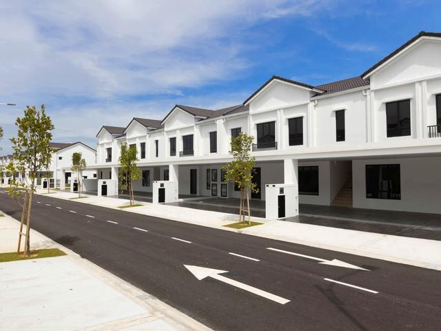 Townhouse for sale in Batu Kawan, Seberang Perai