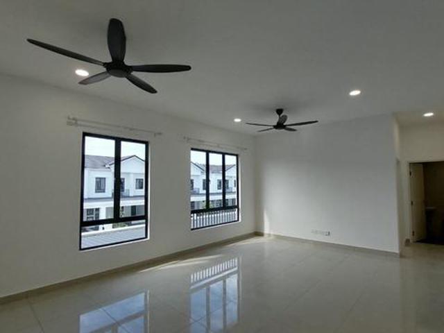Townhouse for rent in Batu Kawan, Seberang Perai