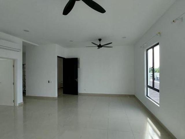 Townhouse for rent in Batu Kawan, Seberang Perai