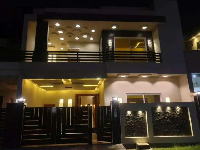 House for sale in Faisalabad, Islamabad Capital Territory
