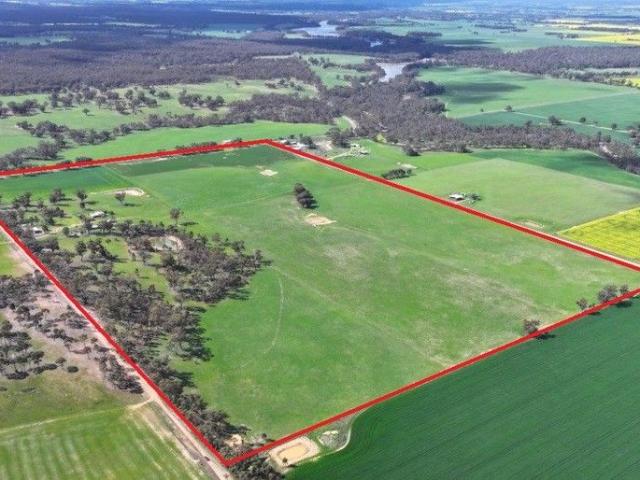 Cottage for sale in Dunolly, Victoria
