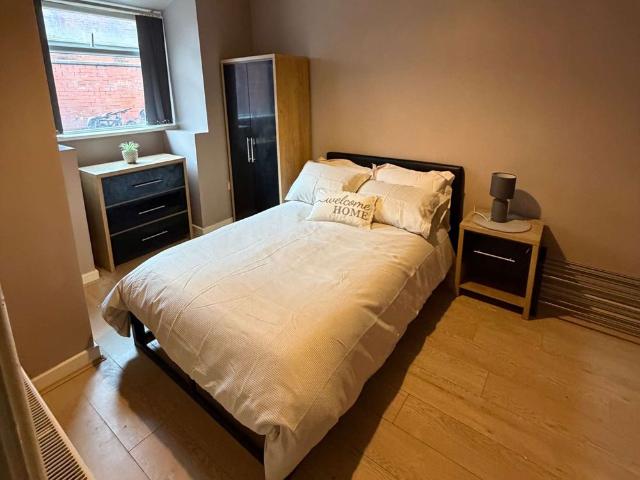 Room for rent in Lee Bank, Greater Manchester