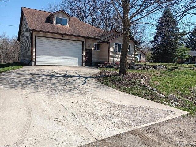 House for sale in Fenton, Michigan