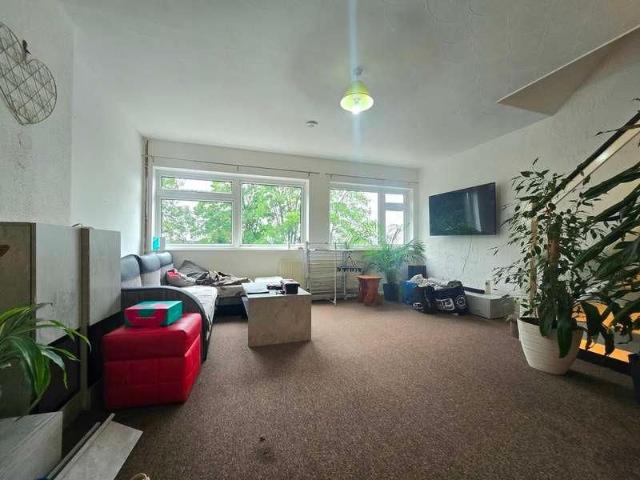 Townhouse for rent in Harefield, City Of Southampton