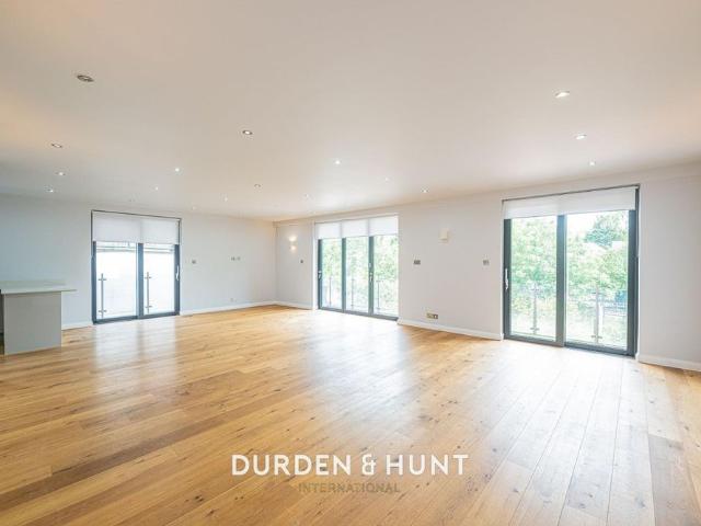 Apartment for rent in Grange Hill, Epping Forest