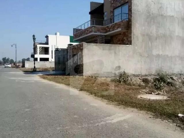 Land for sale in Lahore