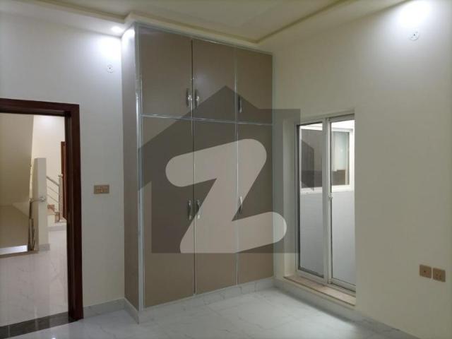 House for sale in Faisalabad, Islamabad Capital Territory