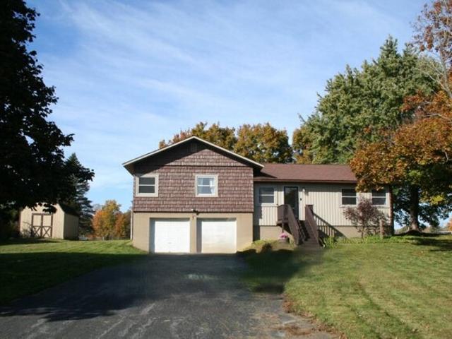 House for sale in Champlain