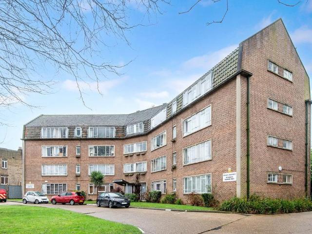 Apartment for rent in Brondesbury Park, Greater London