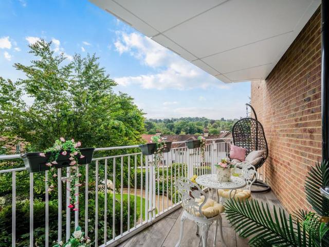 Apartment for rent in Oxted, Hillview