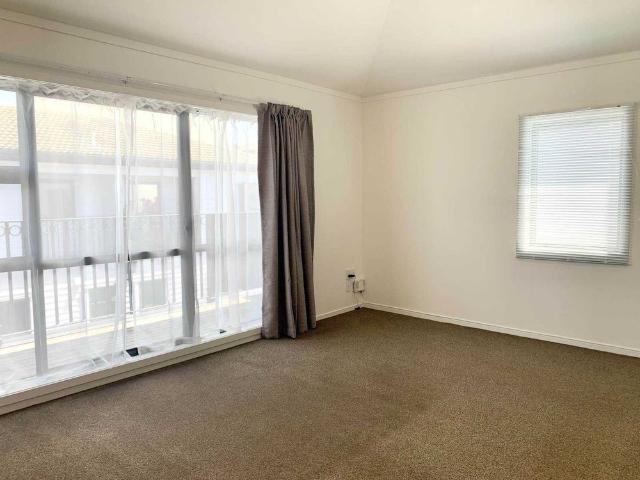 Apartment for rent in Newton, Auckland