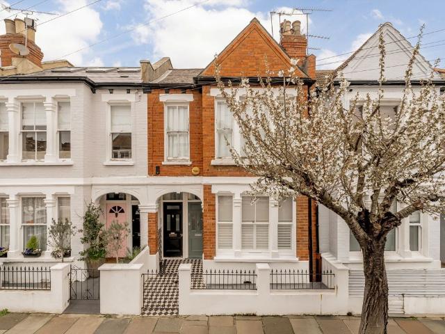 Apartment for rent in Sands End, Greater London