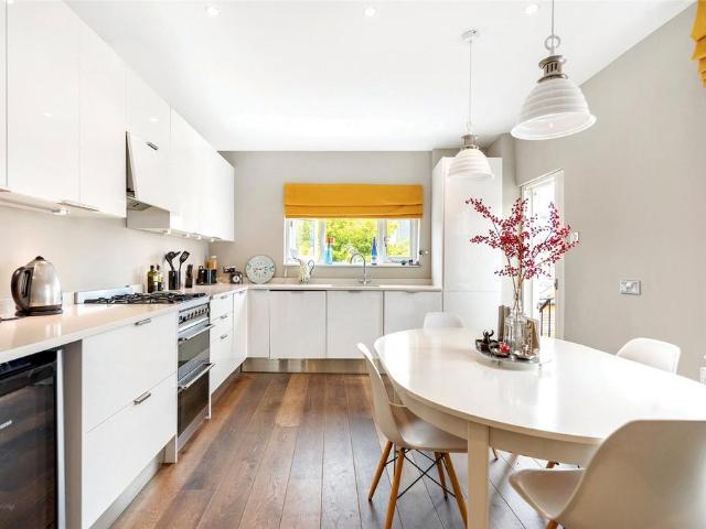 Apartment for rent in Sands End, Greater London