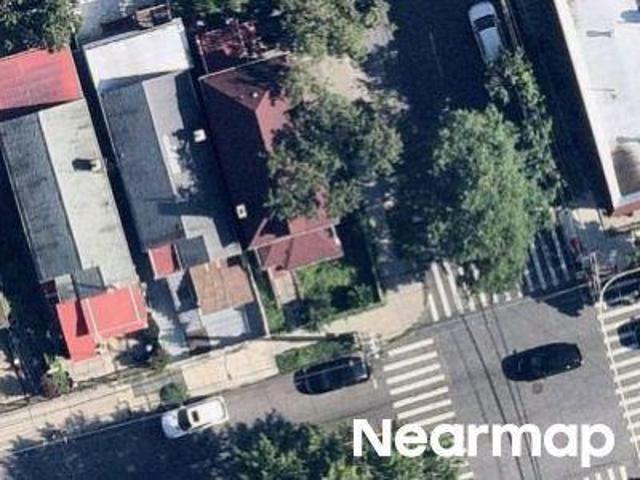 House for sale in The Bronx, Arverne