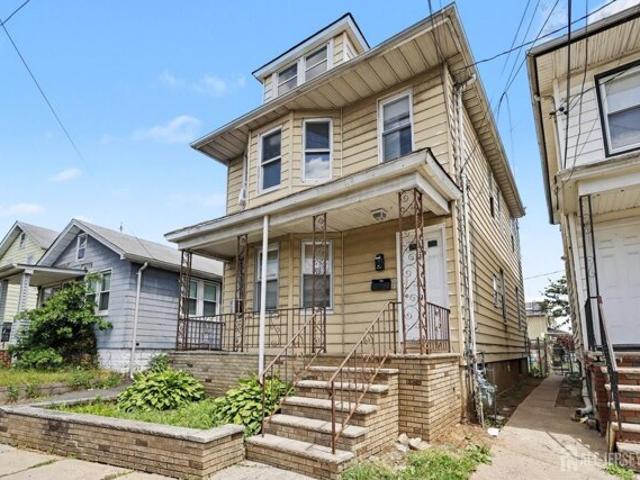 House for sale in Elizabeth, New Jersey