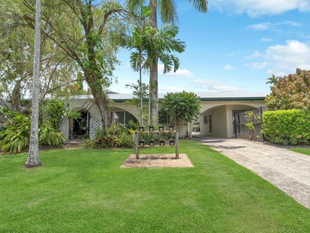 Apartment for rent in Edge Hill, Cairns