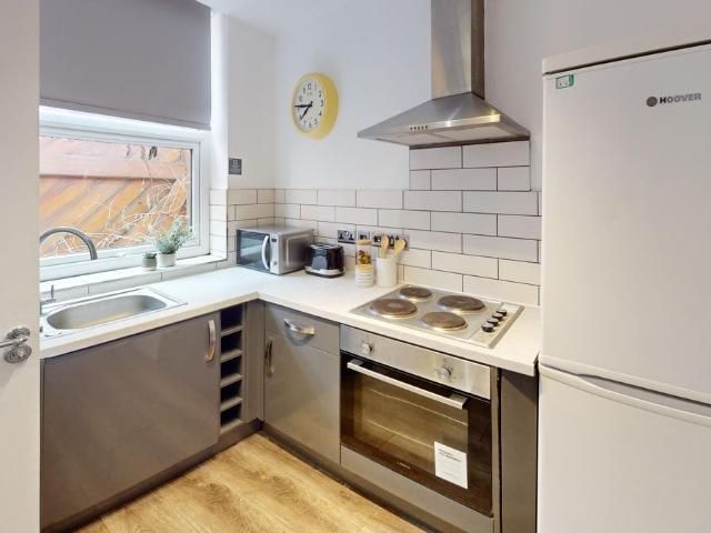 House for rent in Elm Park, Calderstones