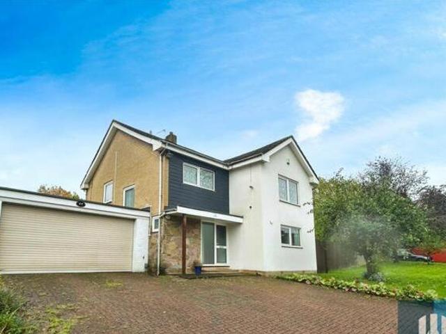 House for sale in Huddersfield, West Yorkshire
