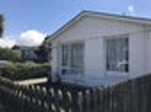 Apartment for rent in Edgeware, Linwood-Central-Heathcote Community