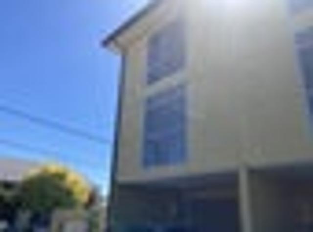Townhouse for rent in Edgeware, Linwood-Central-Heathcote Community