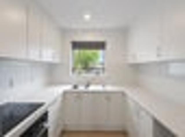 Townhouse for rent in Edgeware, Canterbury